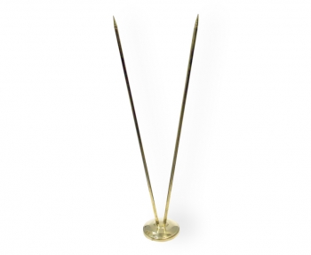 Подставка настольная для флажков (металл). 2 штока. Высота - 315 мм, основание - d=60мм. Метериал: металл. Цвет: золото